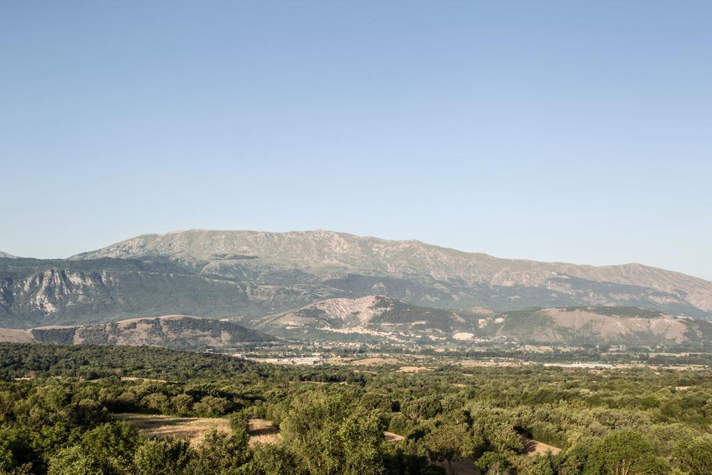 Agriturismo Statale 17 Poggio Picenze Bagian luar foto
